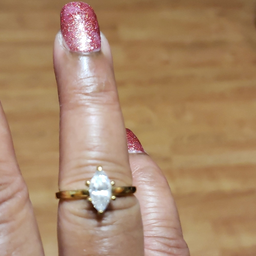 Costume solitaire ring sz 7